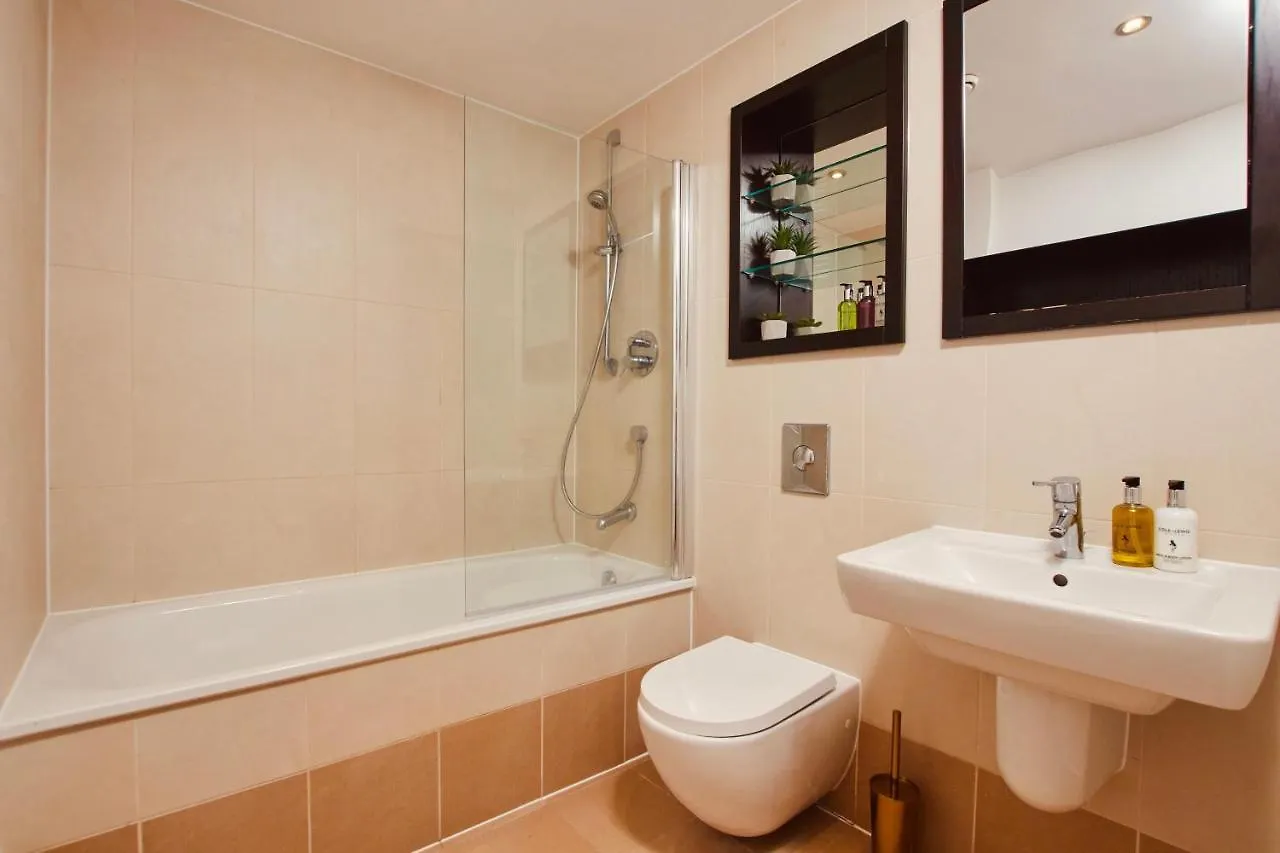 Lägenhet King Deluxe City Apt Large Balcony& Free Parking! Leeds  Storbritannien