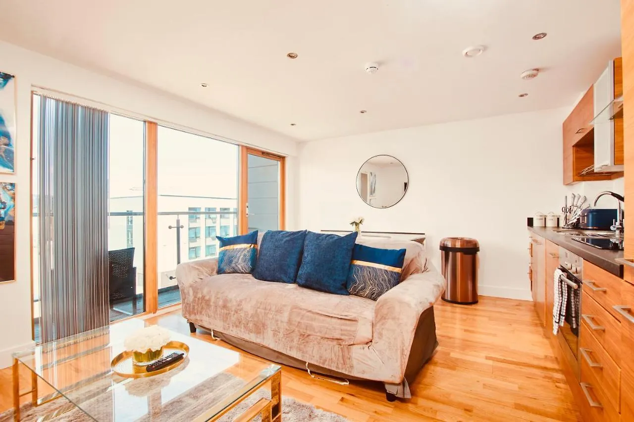 King Deluxe City Apt Large Balcony& Free Parking! Leeds  0*, Leeds (West Yorkshire)